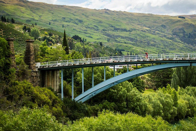 Riverside roaming the Clutha