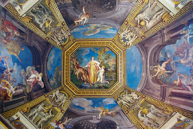 Virtual escapes to the finest palaces